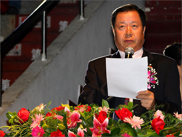 深圳市貿易工業局黨組成員、深圳市世貿組織事務中心主任、外運會組委會副主任張金生主持了開幕式